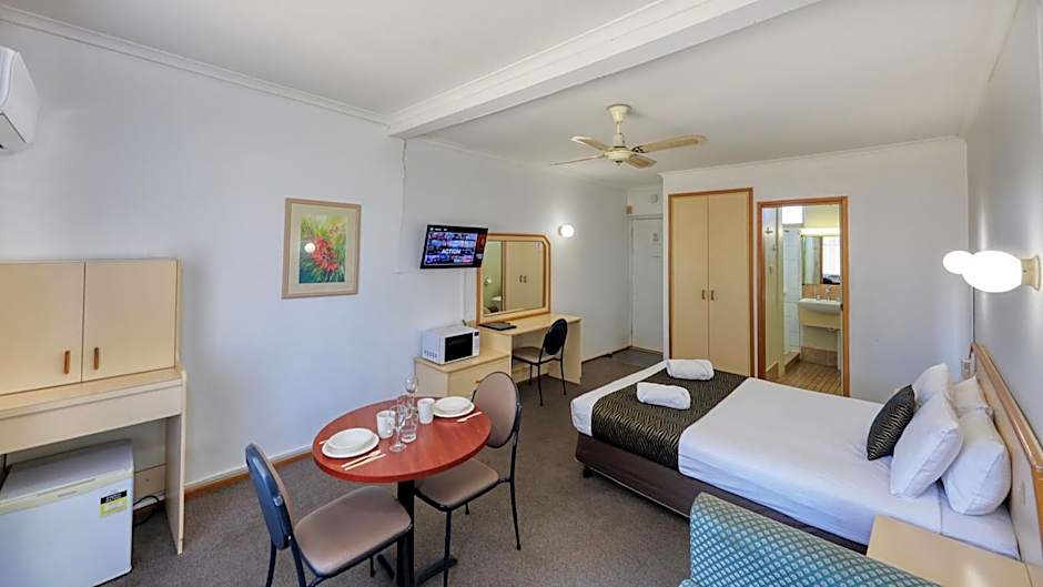 Moonraker Motor Inn