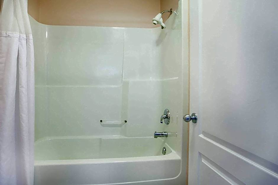 Ramada Limited 100 Mile House