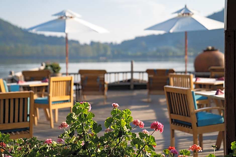 Sukoon Houseboat Dal Lake