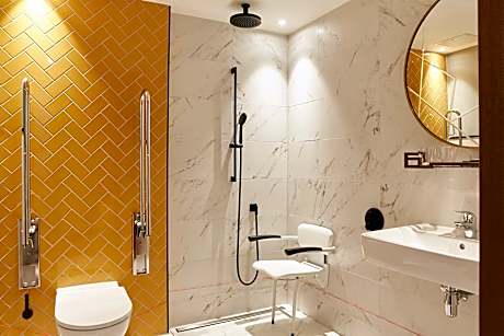 Standard Queen Room - Accessible