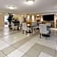 La Quinta Inn & Suites by Wyndham Pittsburgh Airport