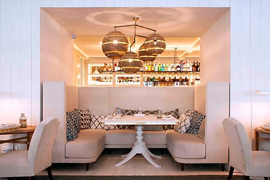 AC Hotel by Marriott Victoria Suites