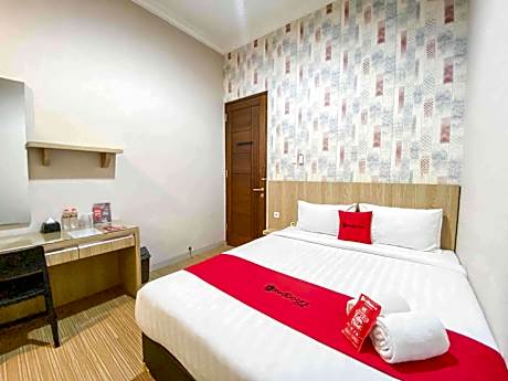 RedDoorz Syariah near Universitas Negeri Malang