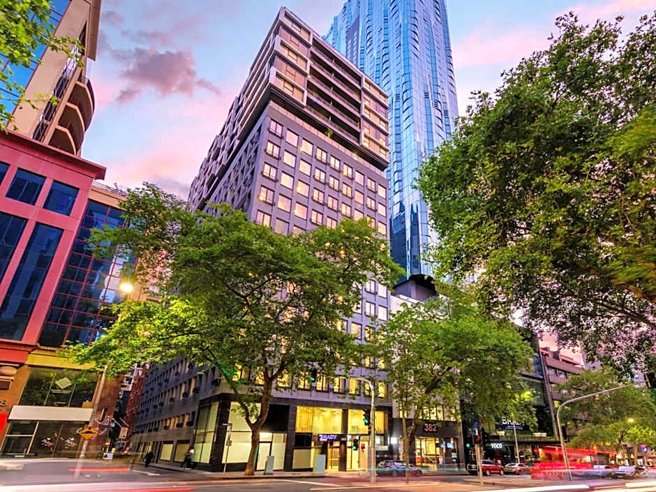 Brady Apartment Hotel Hardware Lane