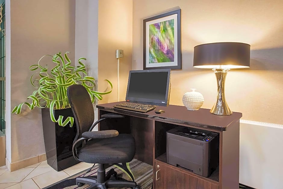 La Quinta Inn & Suites by Wyndham Oshkosh