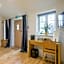 King Deluxe Ensuite with Courtyard View - Hawking