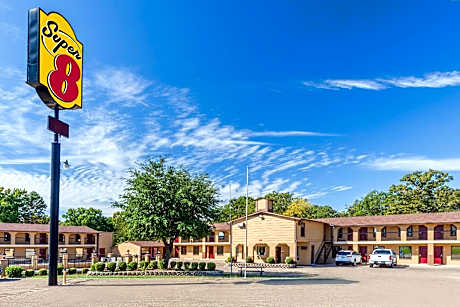 Super 8 by Wyndham Mt. Pleasant TX