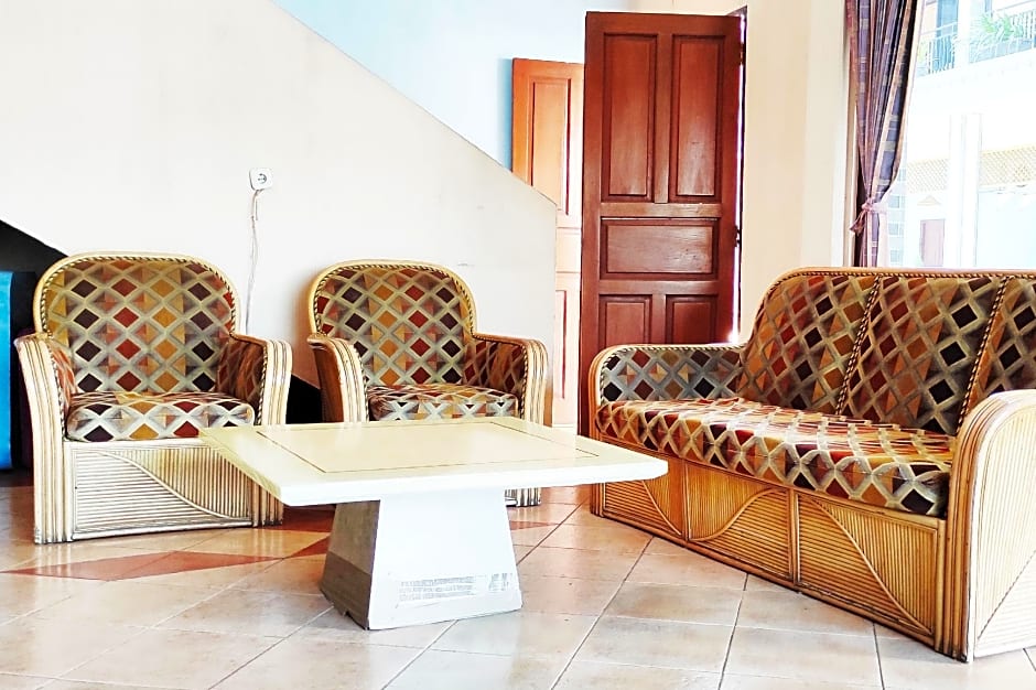 Hotel Salma Syariah Mitra RedDoorz near Terminal Baru Kediri