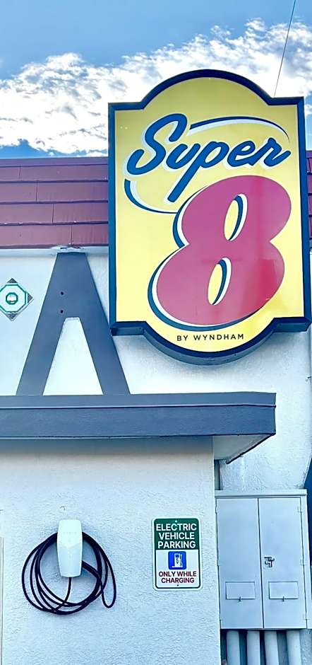 Super 8 by Wyndham Albuquerque Downtown