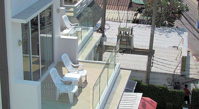 The Front Hotel and Apartments