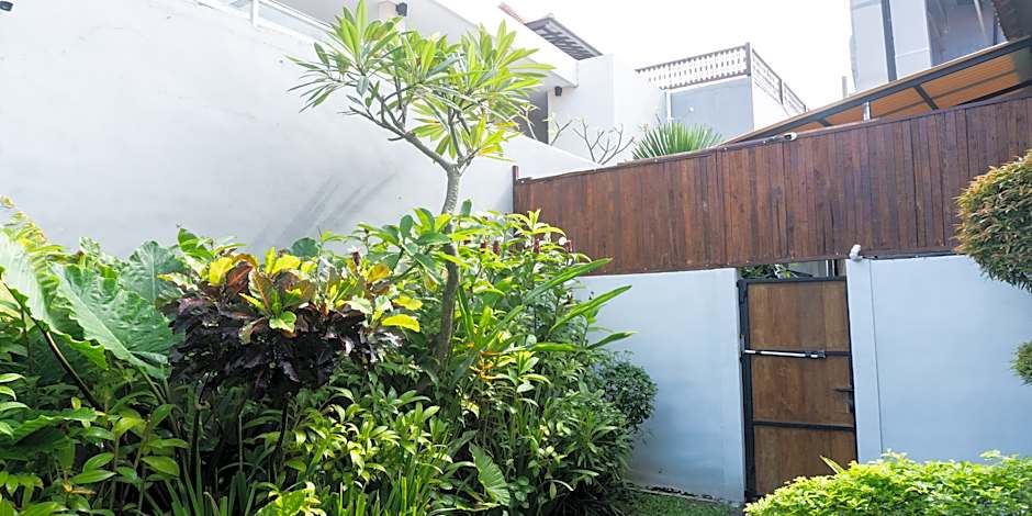 The Wina Guesthouse 2 by ZUZU