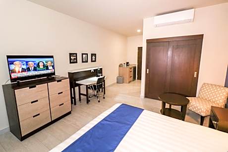 Deluxe Room with One Queen Bed