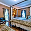 Monroe Manor Inn