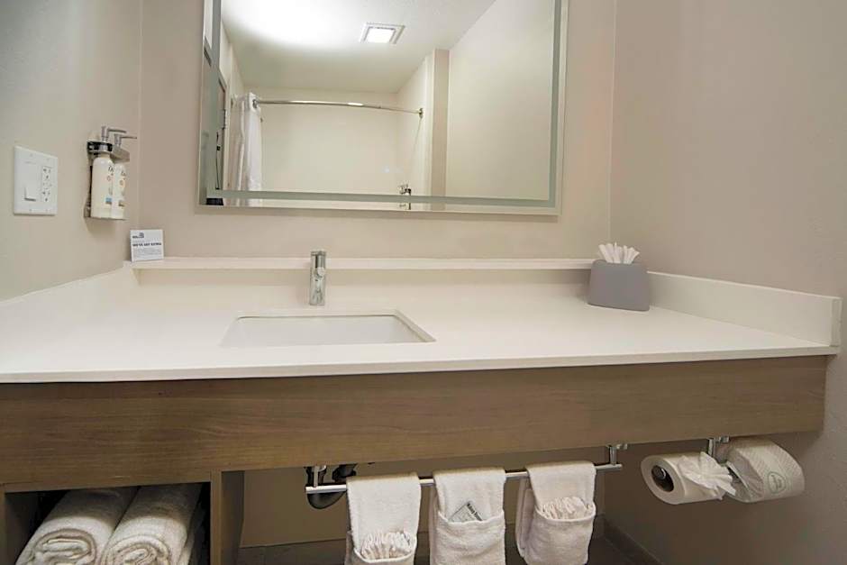 Holiday Inn Express Hotel & Suites Indianapolis - East By IHG