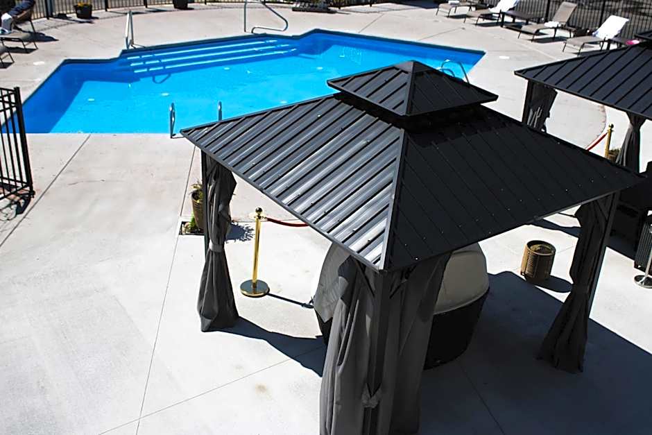 The Grand Beach Inn