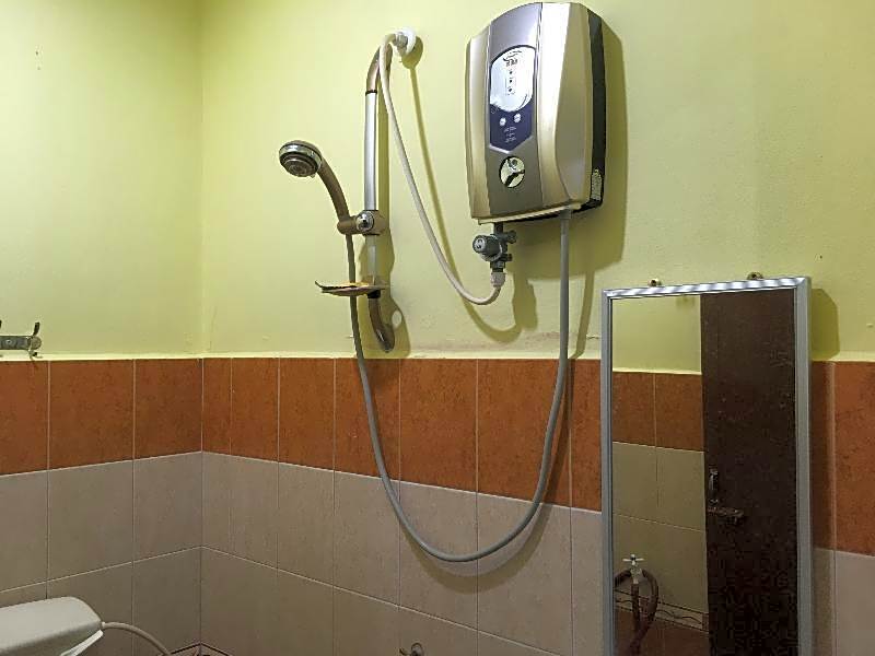 SPOT ON 89857 Azra Inn (Rumah Tumpangan)