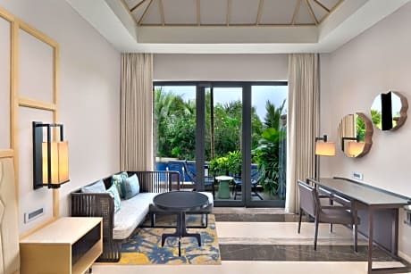 Patio Guest Room, 1 King, Poolside View, Pool Access, Airport Transfer, Complimentary Mini-bar, 15pct off on F&B