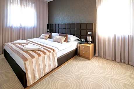Royal Airport Hotel