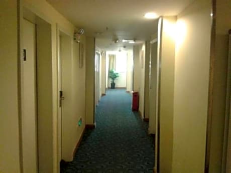 7 Days Inn Urumqi Xiaoxigou Branch