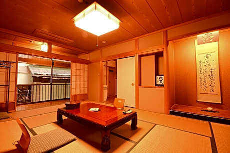 Standard Japanese-Style Family Room with Shared Bathroom