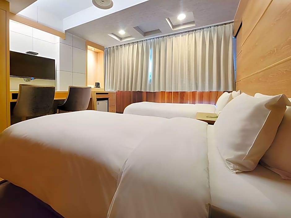 CHECK inn Express Taichung Fengchia