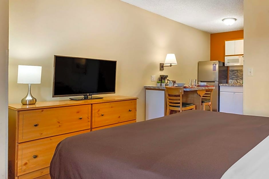 Suburban Studios Albuquerque Midtown - University