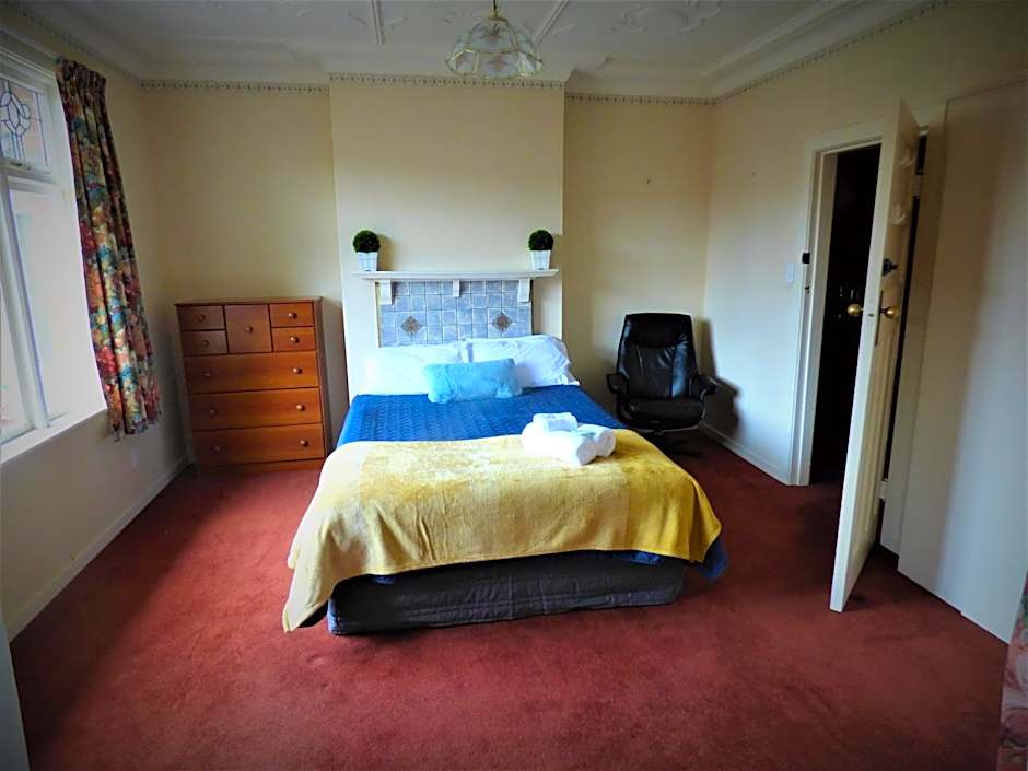 Sahara Deluxe Studios