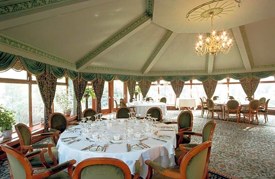 Tre-Ysgawen Hall & Spa