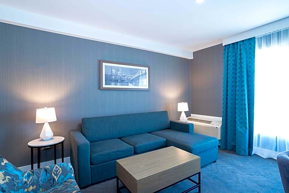 Sandman Signature Calgary Airport Hotel