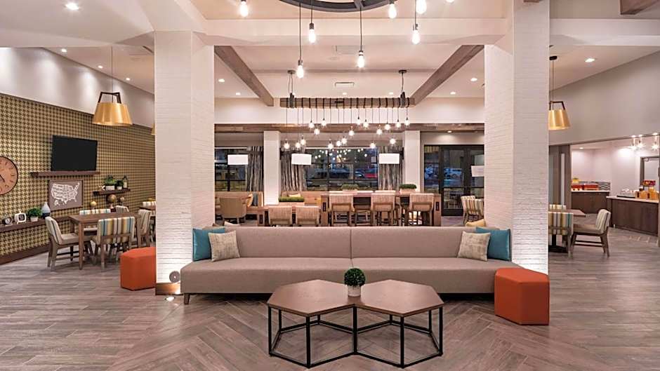 Hampton Inn By Hilton Riverside Downtown