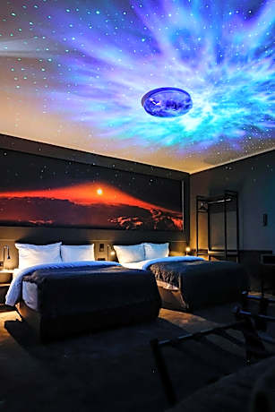 Cosmos 6-Bed Room