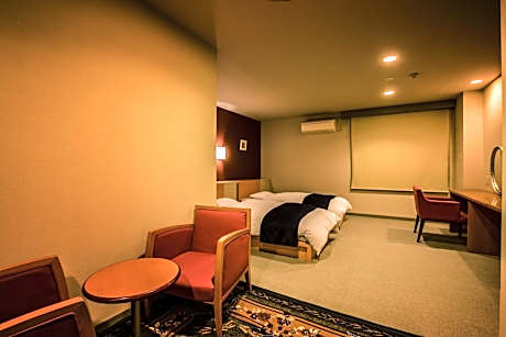 Standard Twin Room (No View) - Shared Bathroom - Non-Smoking