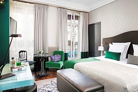 Superior Room with Opera View and Balcony