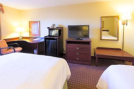 Queen Room with Two Queen Beds - Mobility Access/Non-Smoking