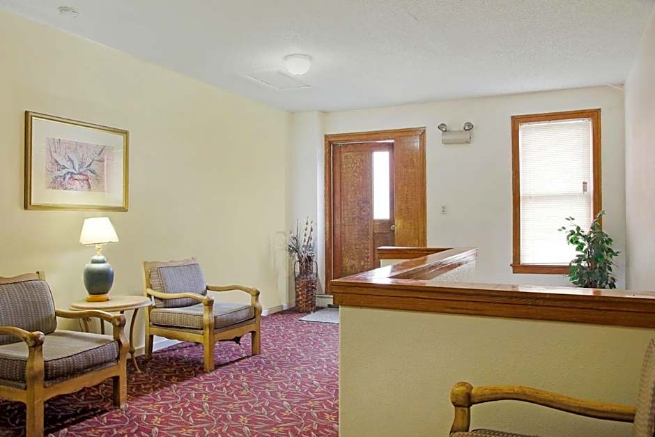 OYO Cameron Historic Hotel Brownsville I-69E