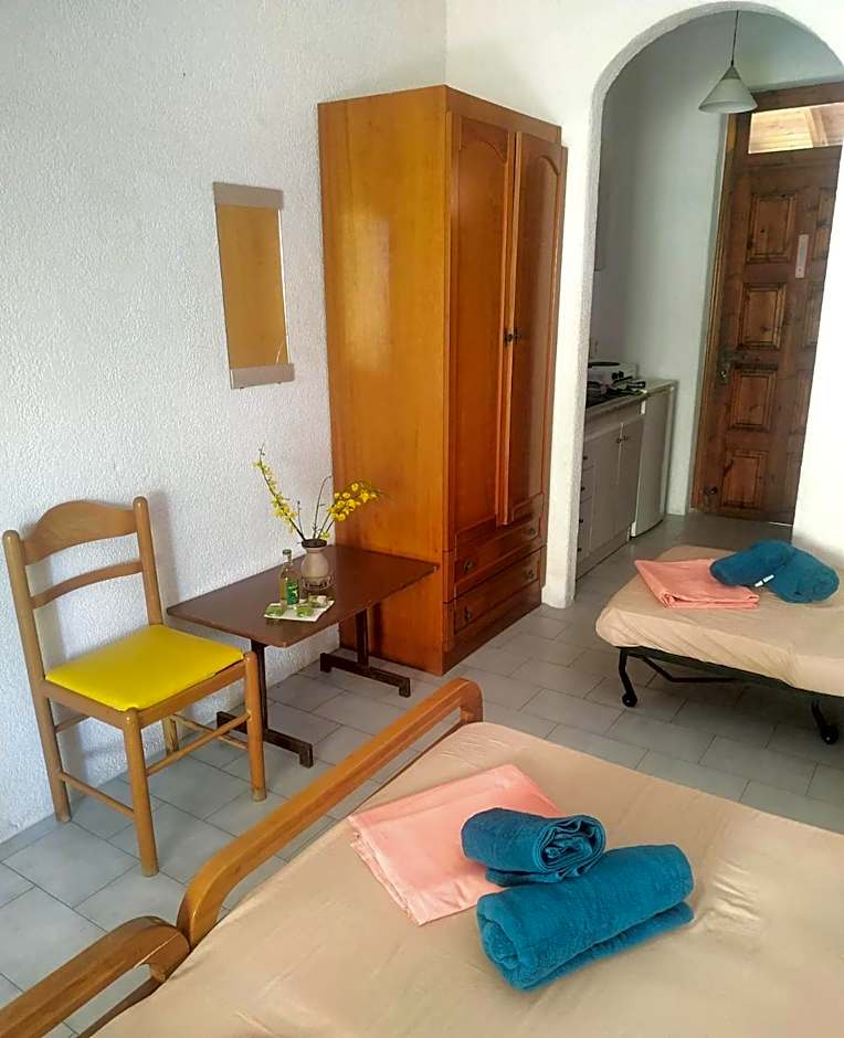 HOTEL AGNI -ENOIKIAZOMENA DIAMERIZMATA