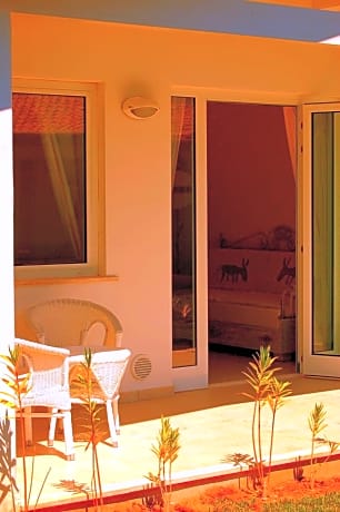 Family Room (2 Adults + 2 Children)