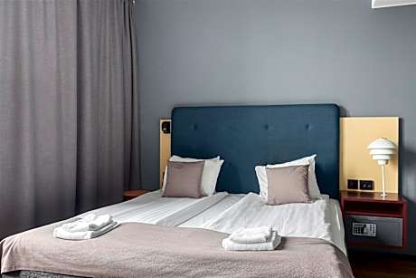 Family Studio with One King and Two Single Beds - Non-Smoking