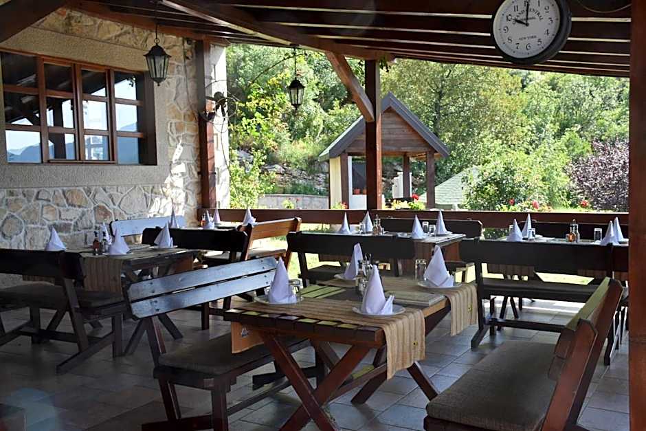 OSTROG Aparthotel KOLIBA-VLASTNIŠTVO MANASTIRA OSTROG