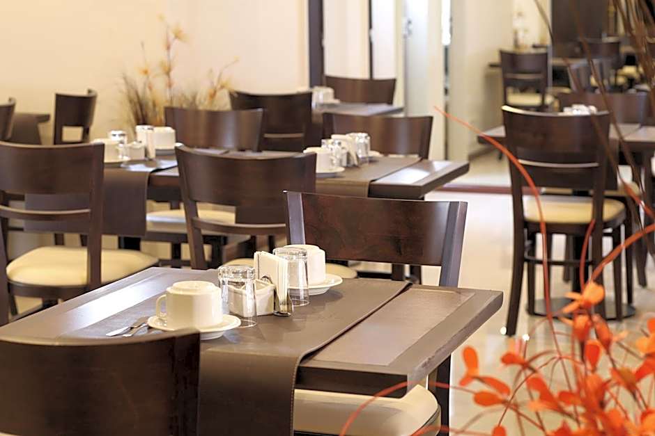 Europlaza Hotel & Suites