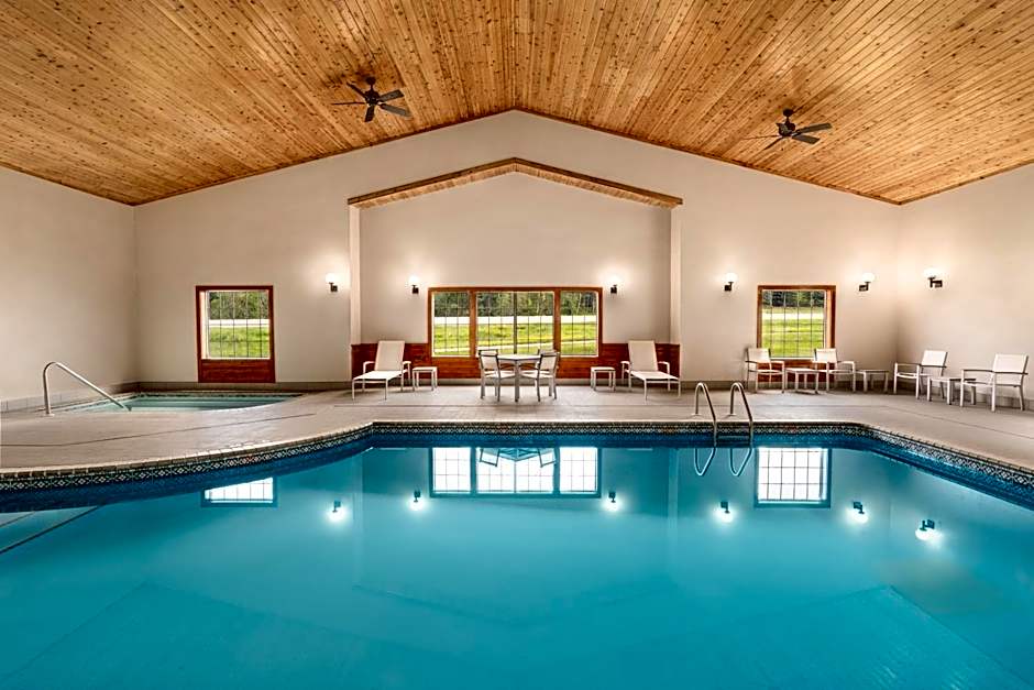 Country Inn & Suites by Radisson, Detroit Lakes, MN