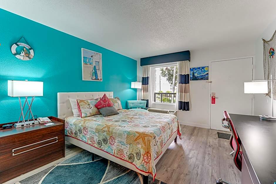Sarasota Cay Club #612 - Heated Pool, Bunk Beds, Huge TV, Tiki Bar, More!