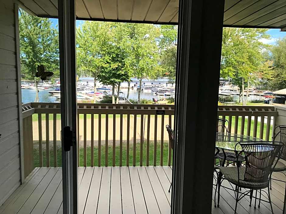 Magog Waterfront Studio 106