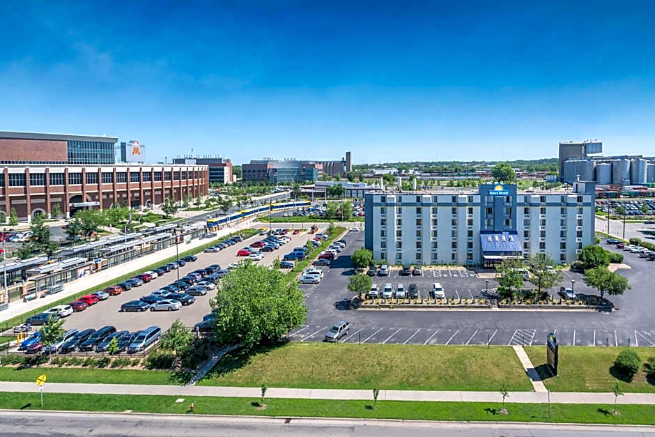Days Hotel by Wyndham University Ave SE