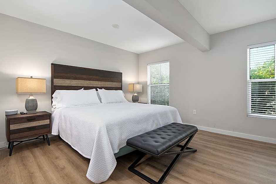 Escape Coastal Resort on Casey Key