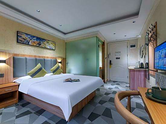yisuqingju Hotel