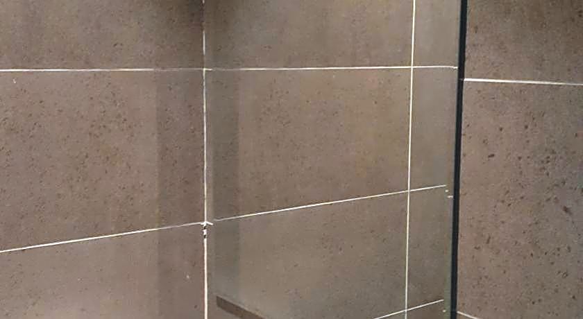 9 Square Hotel - Sri Kembangan