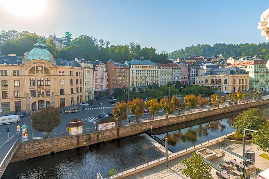 Esplanade Self Check-in Hotel