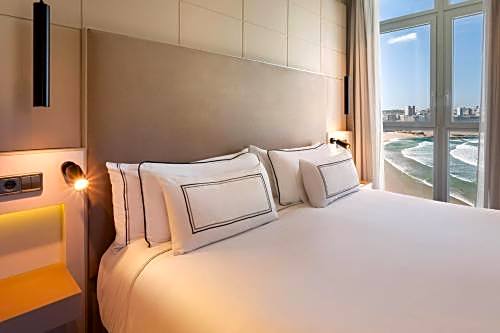 Photo 1 of 8 of Junior Suite, Sea View