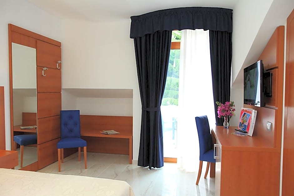 Villaggio Turistico La Mantinera - Hotel